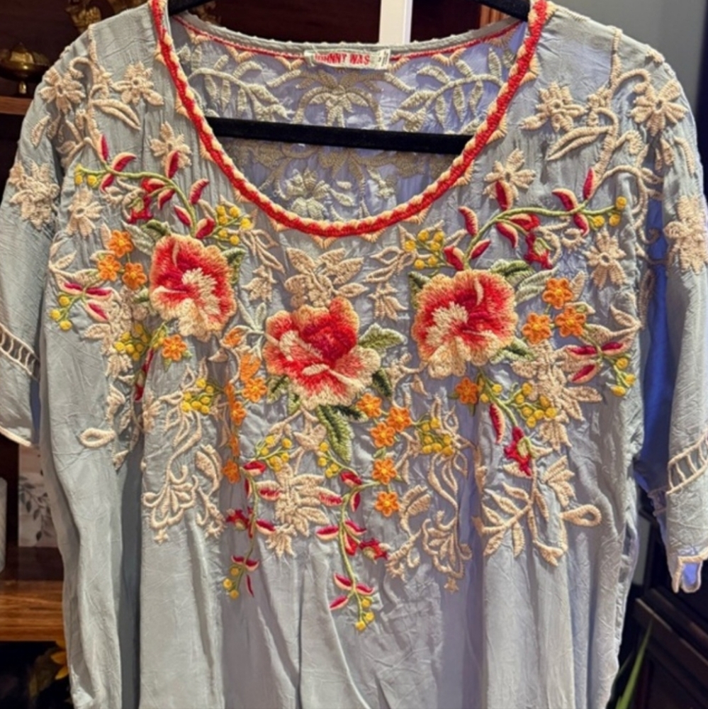 JOHNNY WAS BEAUTIFUL EMBRODIERED BLOUSE